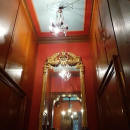 Après la restauration complète du plafond et du miroir d'une maison de maître à Schaerbeek 