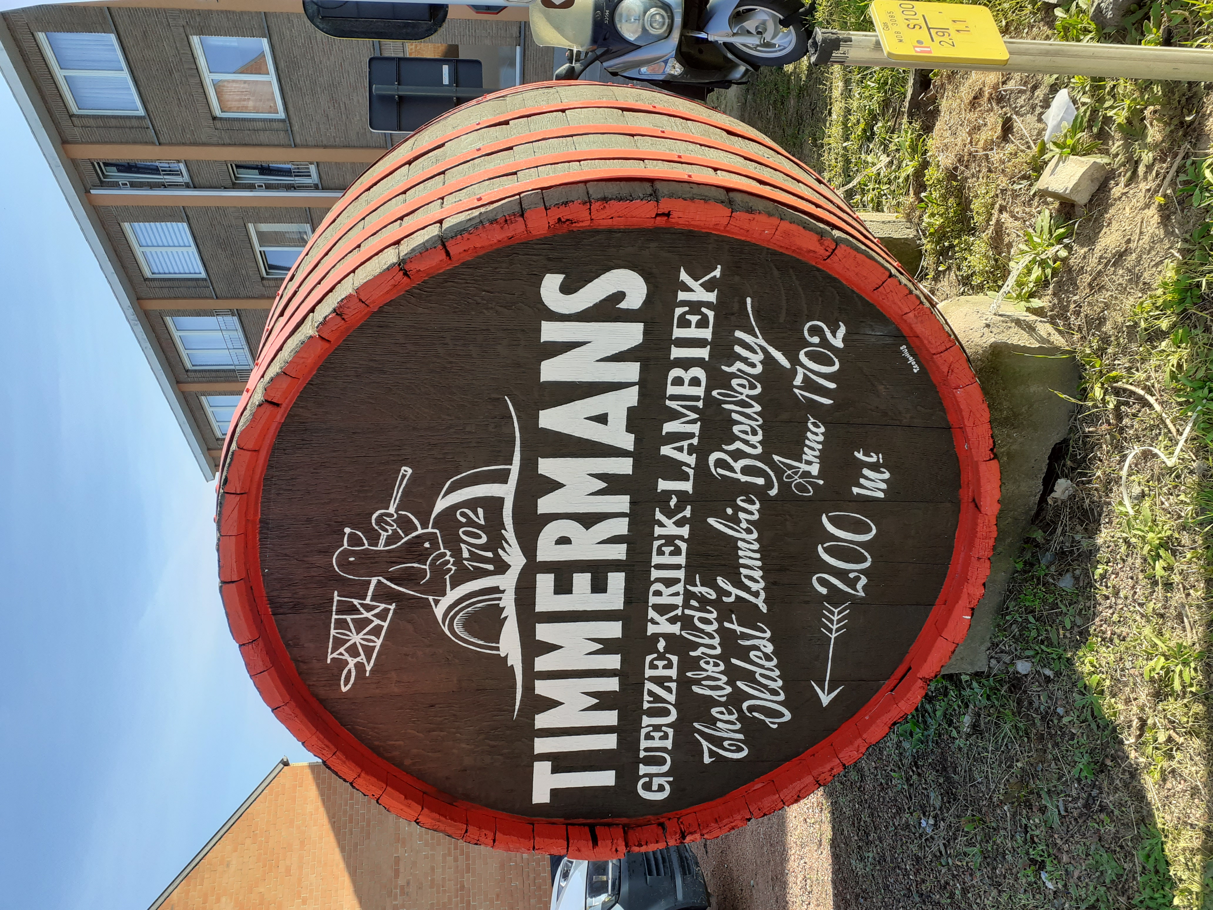 Lettrage et logo sur tonneau après