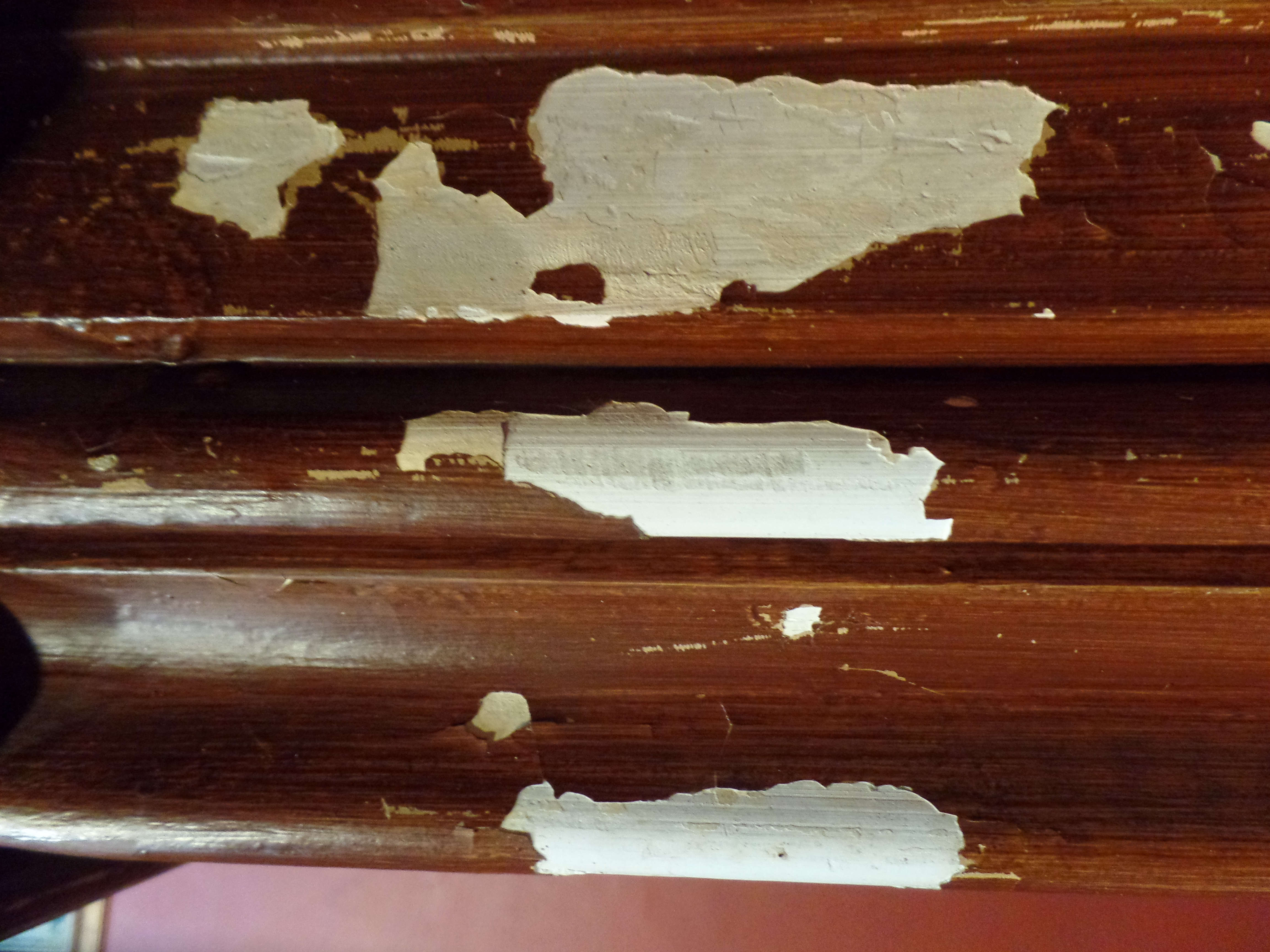 Détail avant restauration du faux-bois