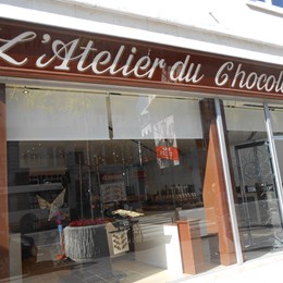 Lettrage peint sous verre (églomisassions) - L’Atelier du Chocolatier - 1000 Bruxelles