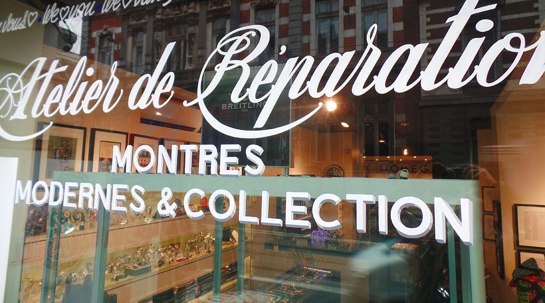 Lettres peintes en deux couches émail blanc - Vintage Today Watches SPRL - Bruxelles