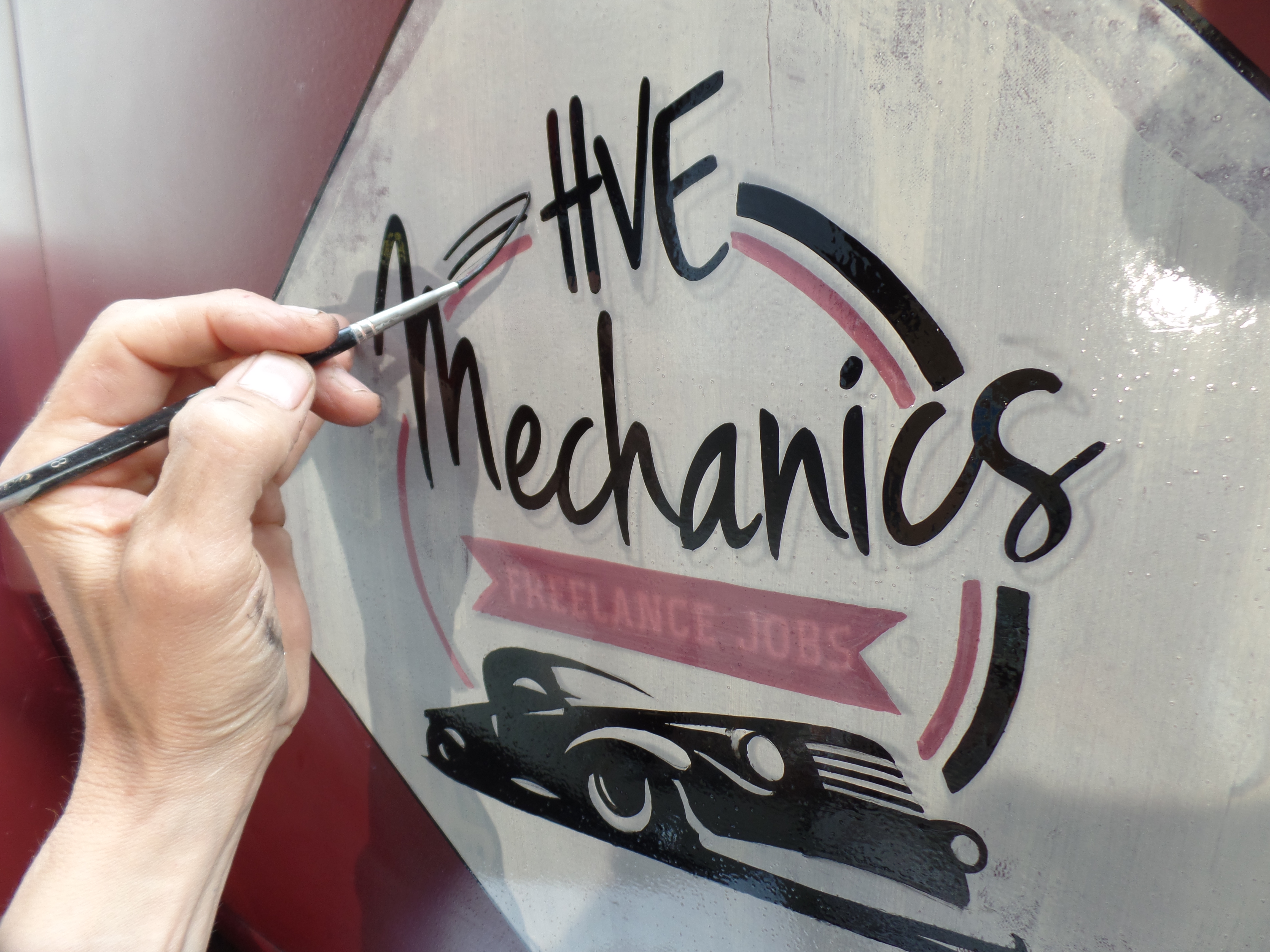 Reproduction du logo de la firme, patiné et vieilli pour ce Chevrolet des années 40. HVE Mécanics