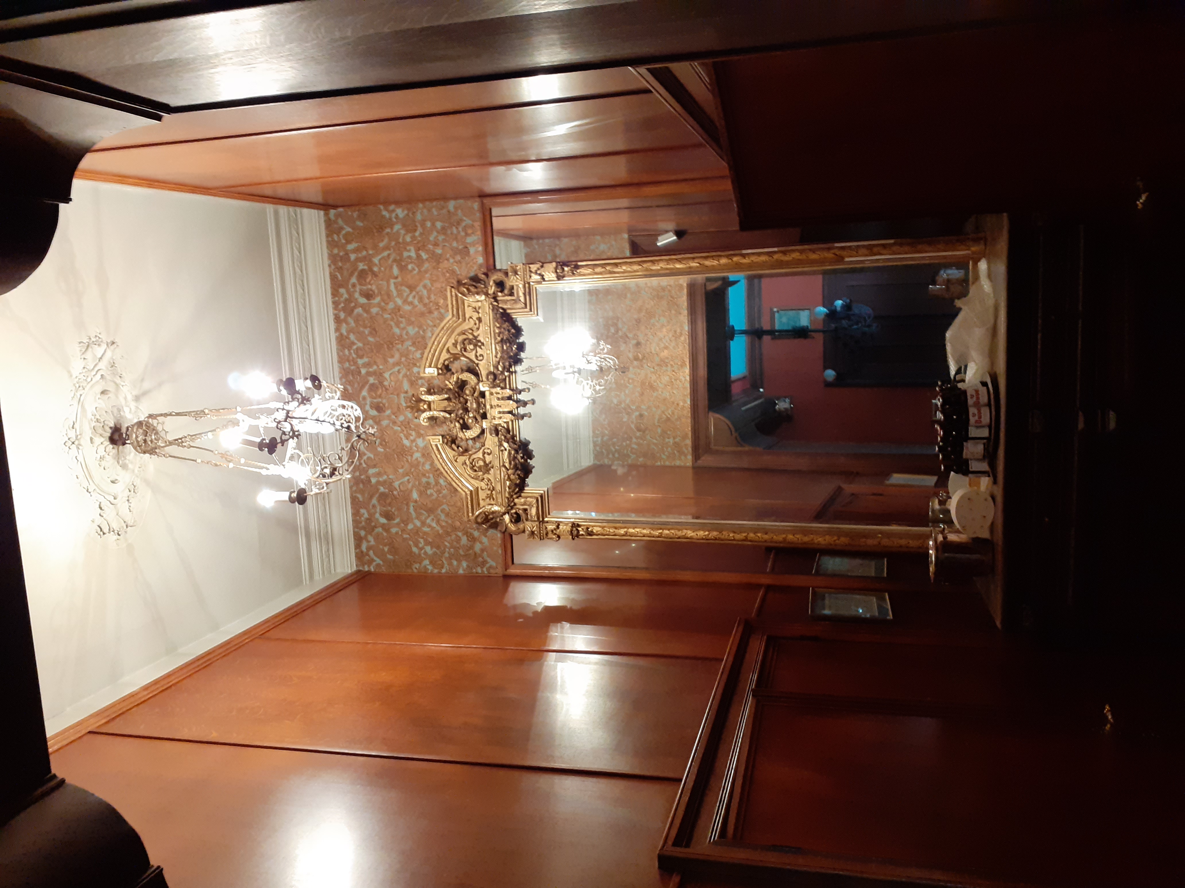 Avant la restauration complète du plafond d'une maison de maître à Schaerbeek 