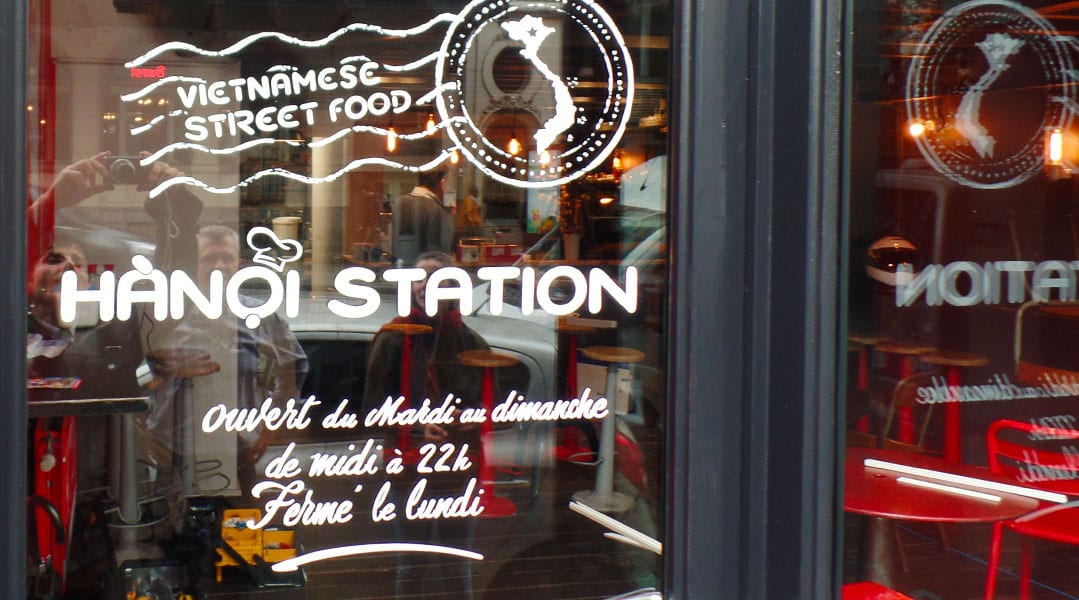 Lettrage peint sur vitrine - Hanoï Station - Street Food - Woluwe-Saint-Lambert