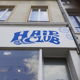 Reproduction de logo sur panneaux de façade - Hair Club - 1000 Bruxelles