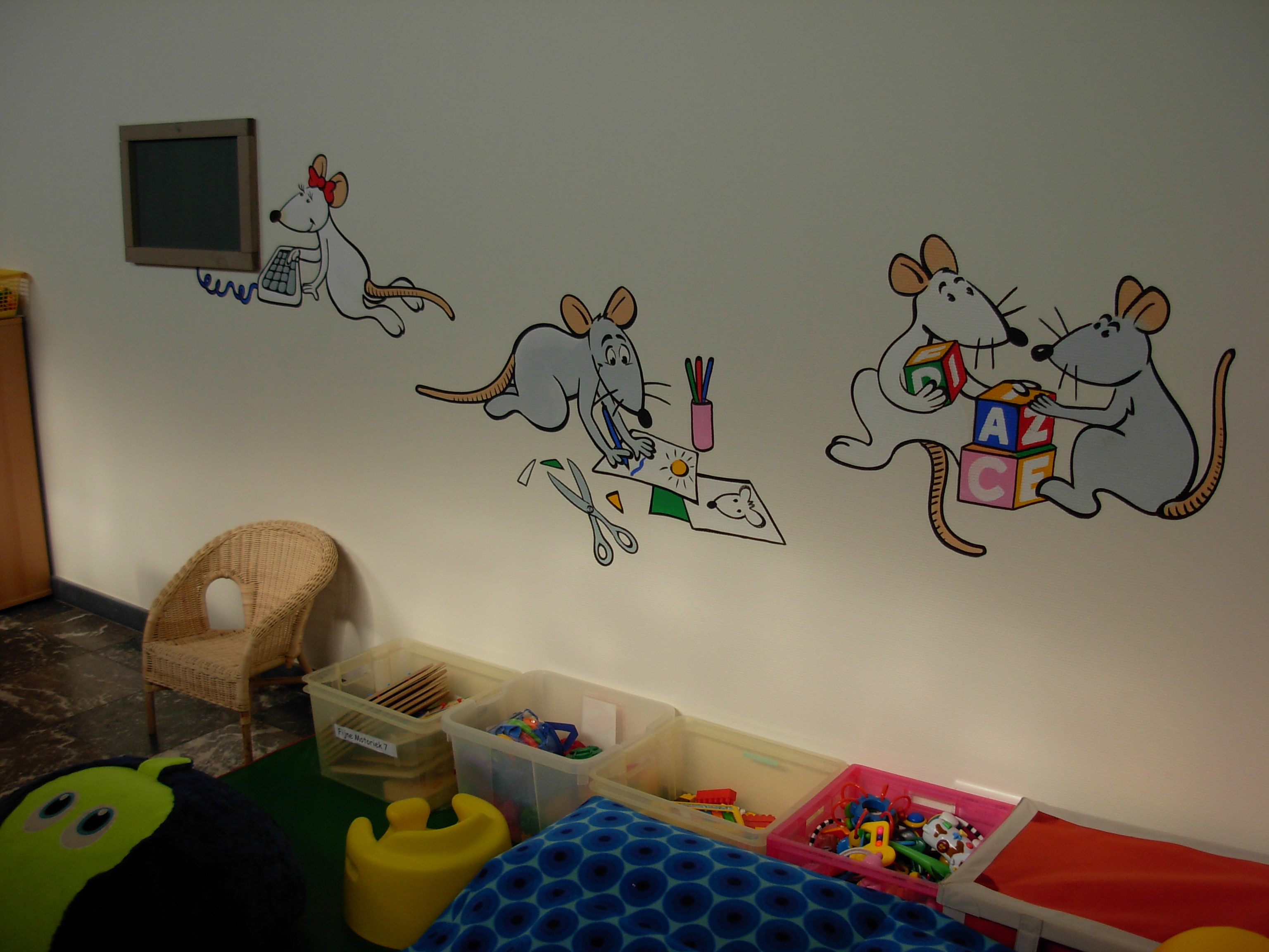 Dessins sur les murs intérieurs d'une crèche. Crèche Prutske à Uccle