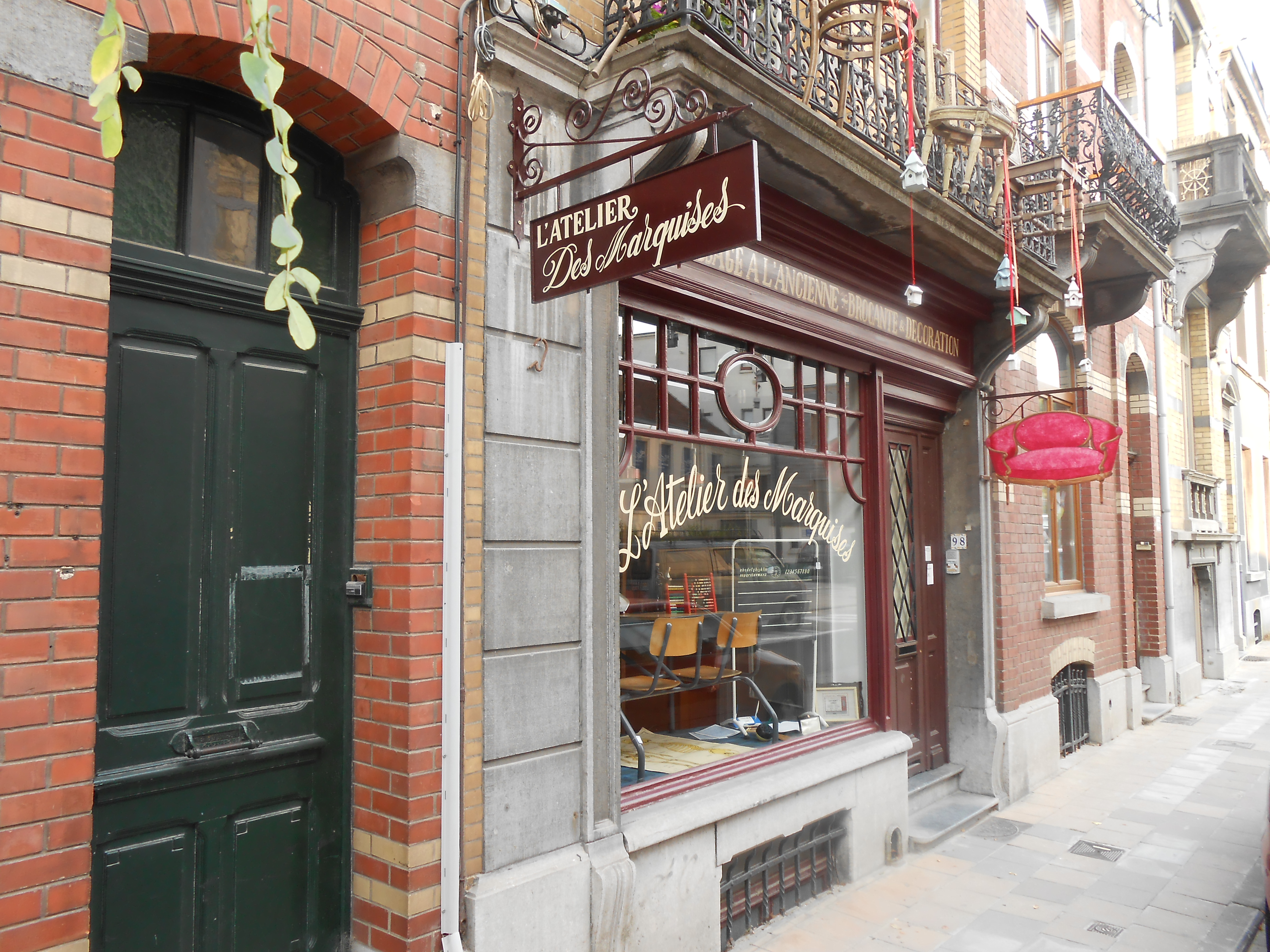 Création personnelle et ferronnerie. Atelier de garnissage - L’Atelier des Marquises - Auderghem