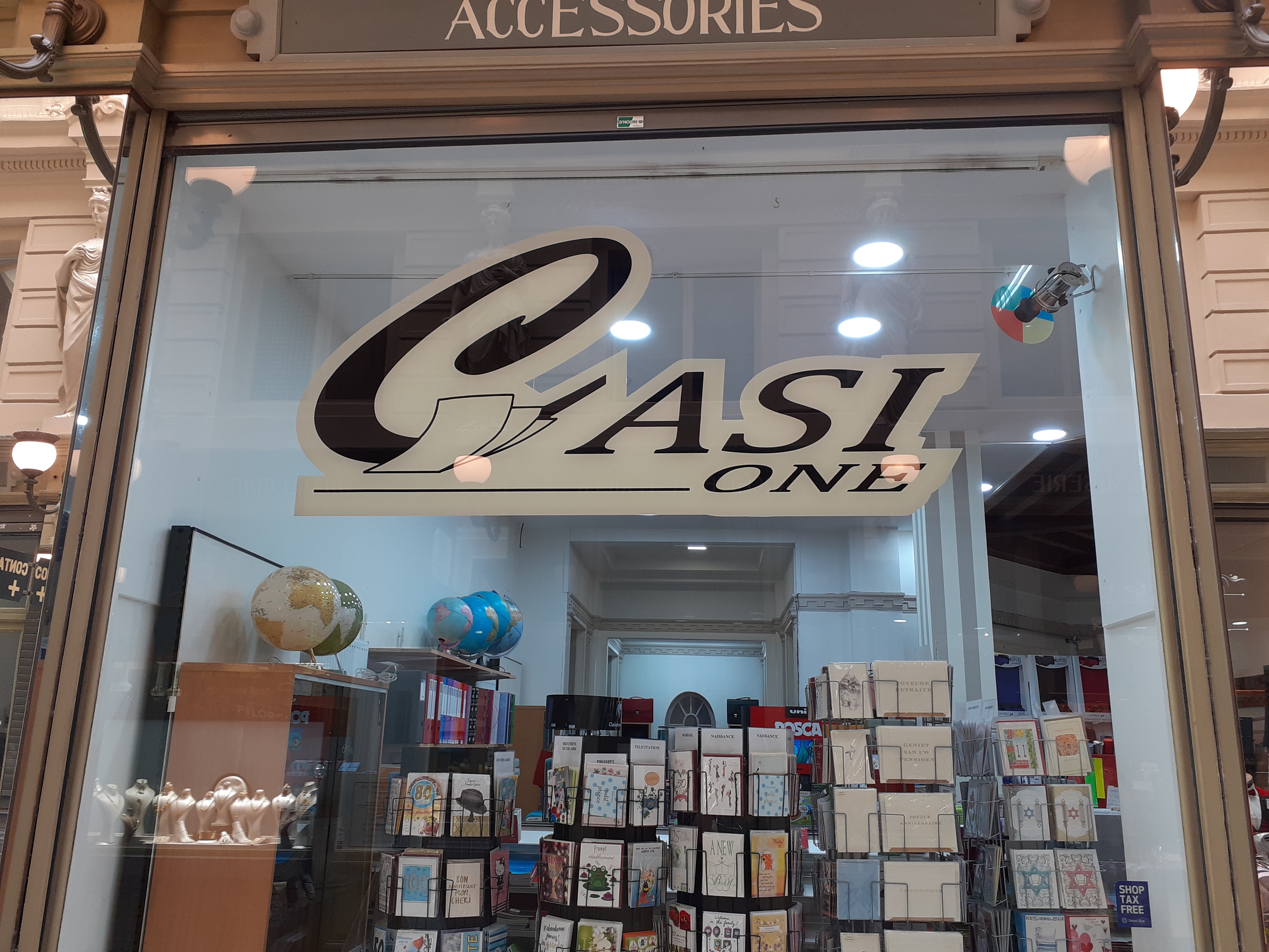 Lettrage peint sur vitrine - Casi - Passage du Nord - 1000 Bruxelles