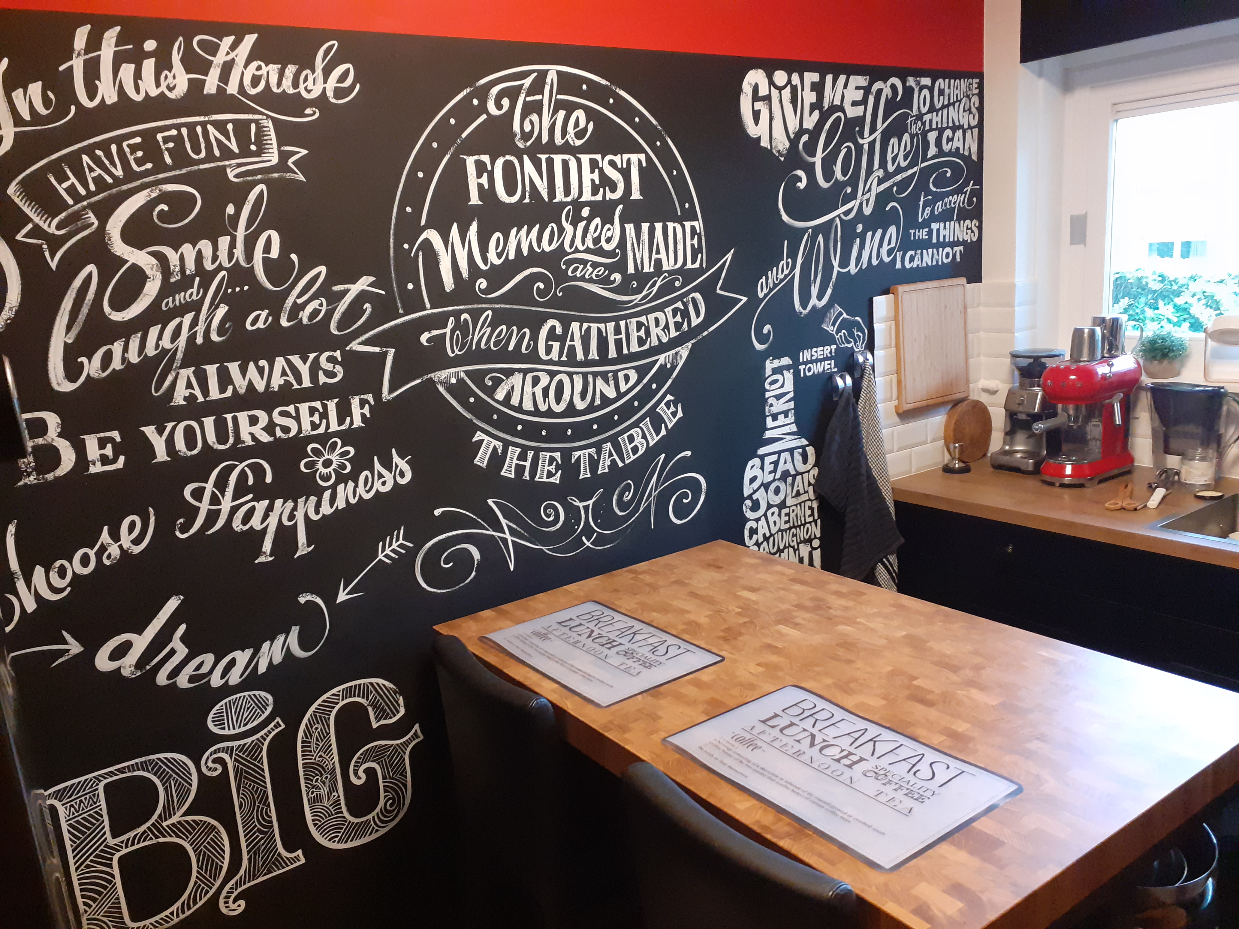 Lettrage Chalk Line dans la cuisine d'un particulier - 1950 Krainem