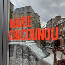 Lettrage sur vitrine - Restaurant Marie Chicounou - Ixelles