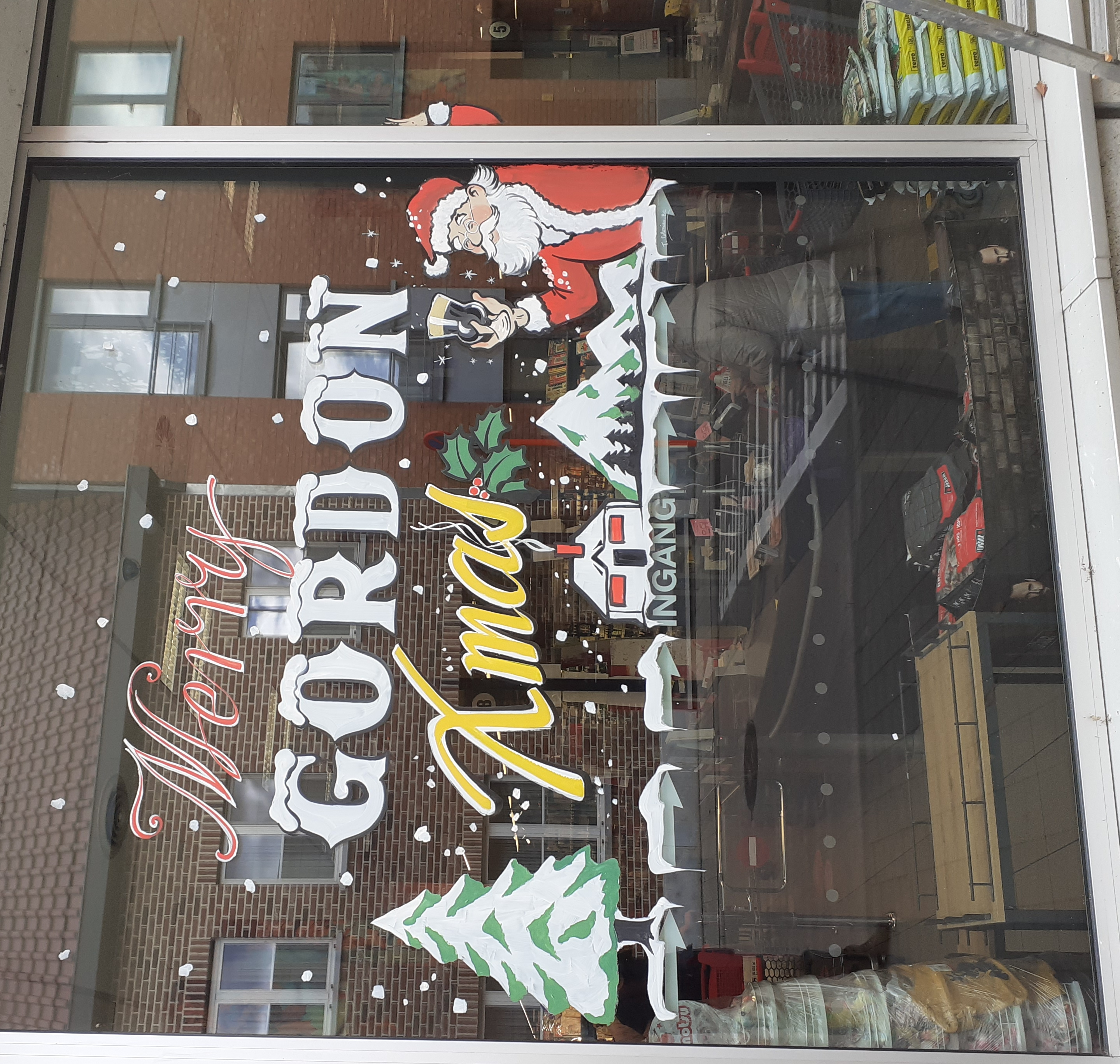 Vitrines fêtes de fin d'année et promotion de la bière Gordon