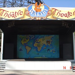 Création du fronton de façade pour le théâtre au parc d’attraction - Walibi - Wavre. En 2005