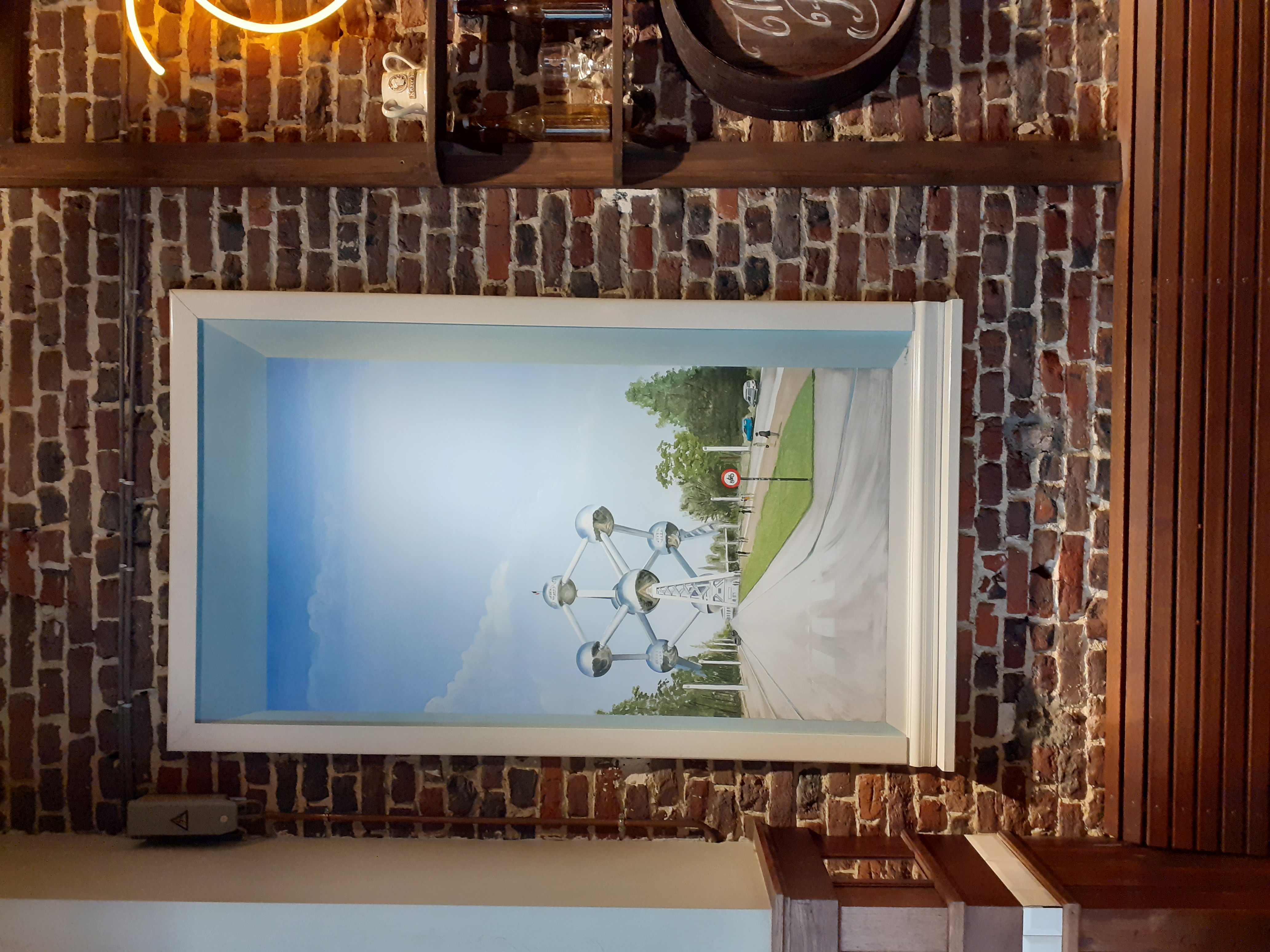 Fausse fenêtre donnant sur l'Atomium 