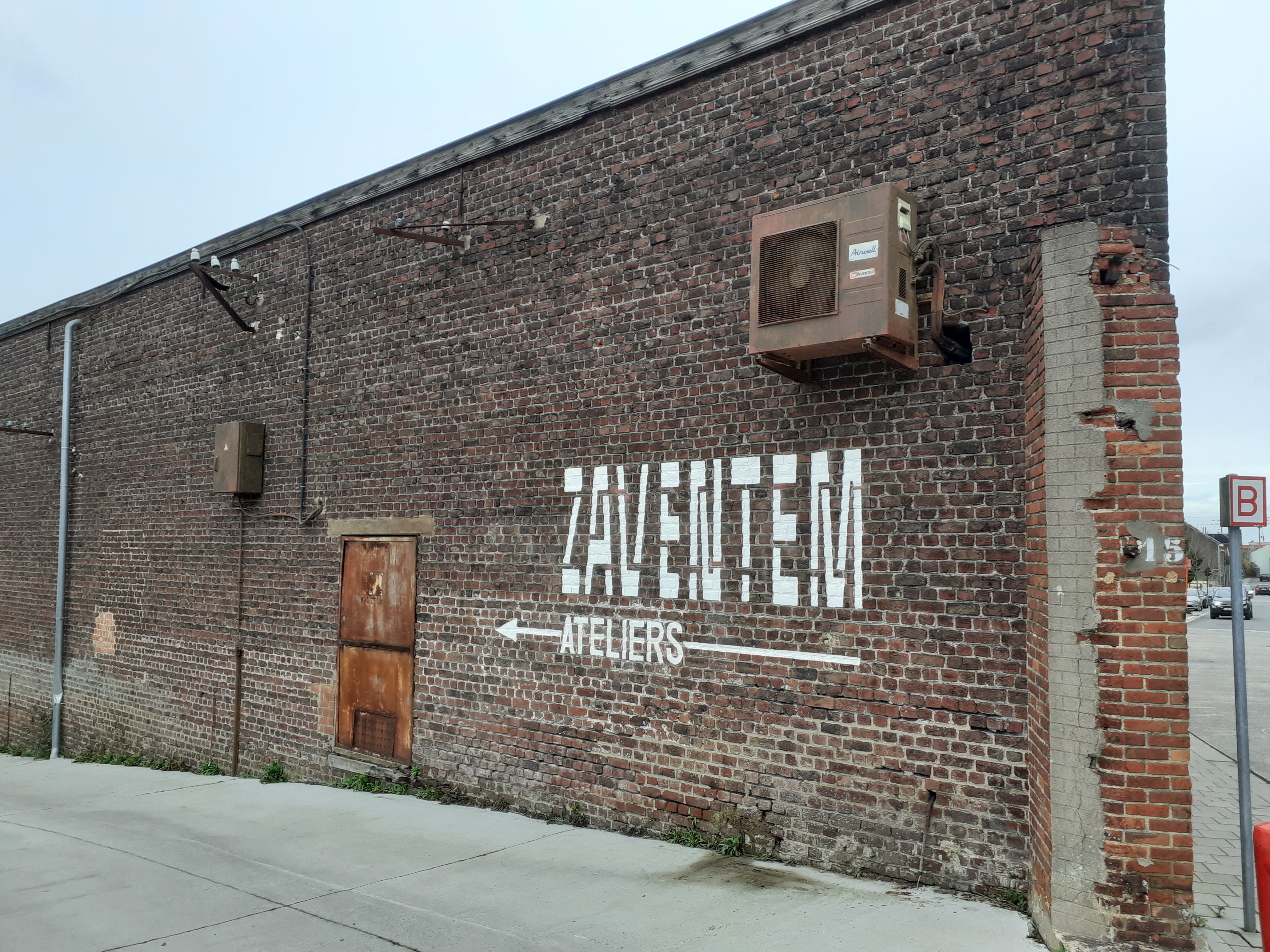 Lettrage deux couches émail blanc - Zaventem Atelier - Zaventem