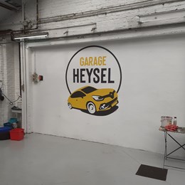 Reproduction du logo peint sur mur - Garage Heysel - Laeken. 