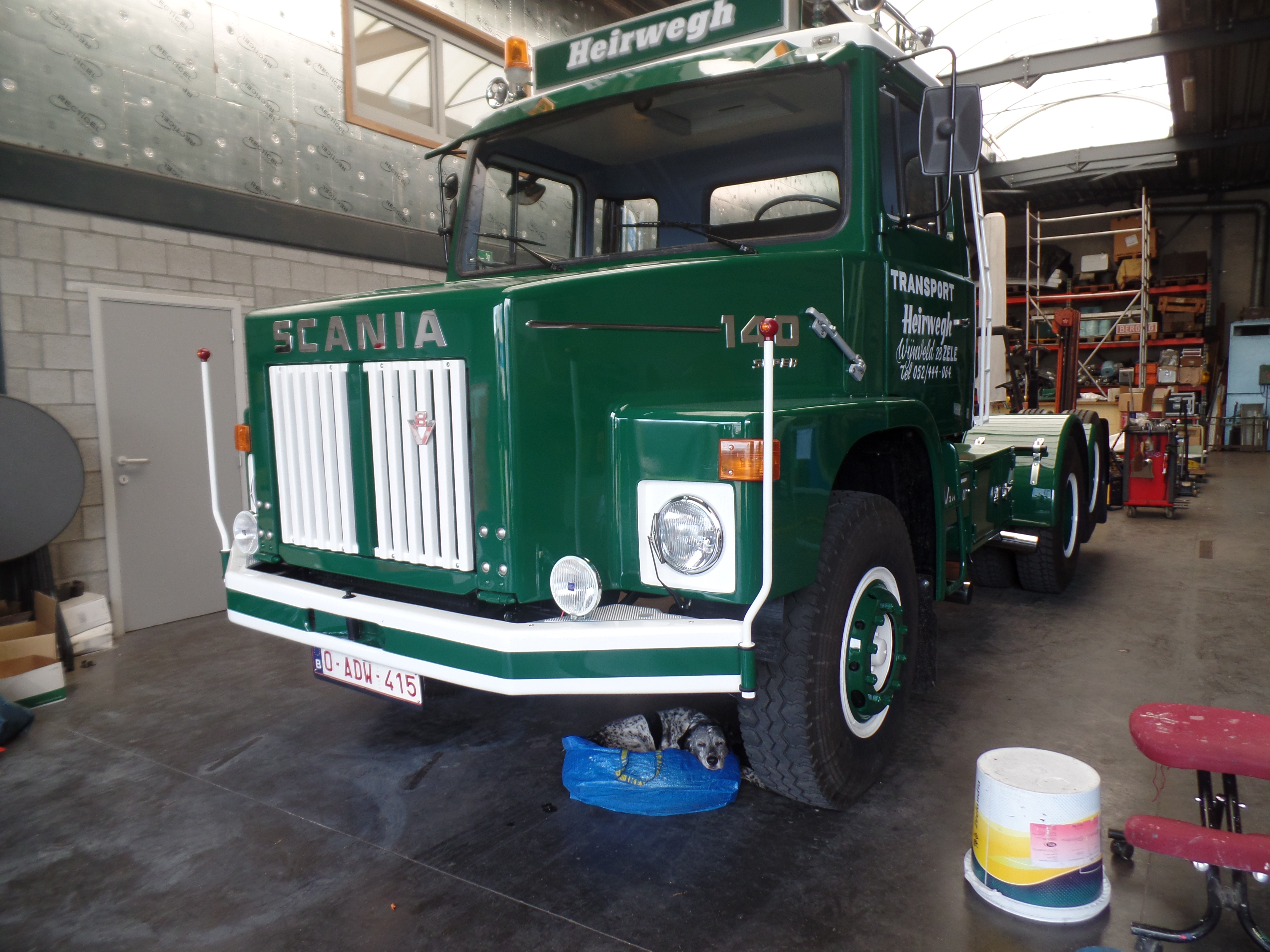 Lettrage  publicitaire  sur  un camion  de collection à Zele