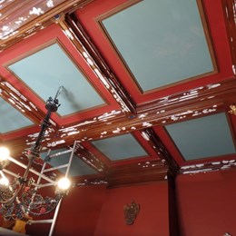 Avant la restauration complète du plafond d'une maison de maître à Schaerbeek 